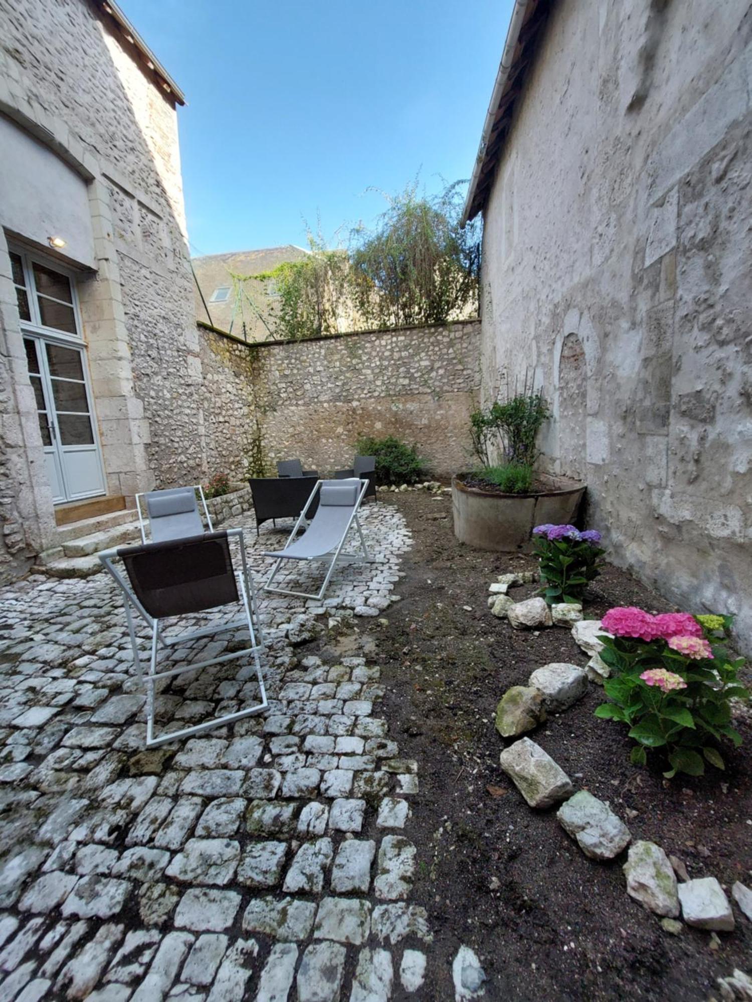 Appartements L'Hirondelle Beaugency Exterior photo